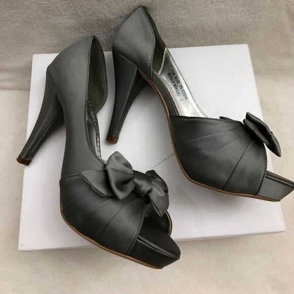 David’s Bridal grey bow heels bridesmaid 7.5M - Picture 3 of 8